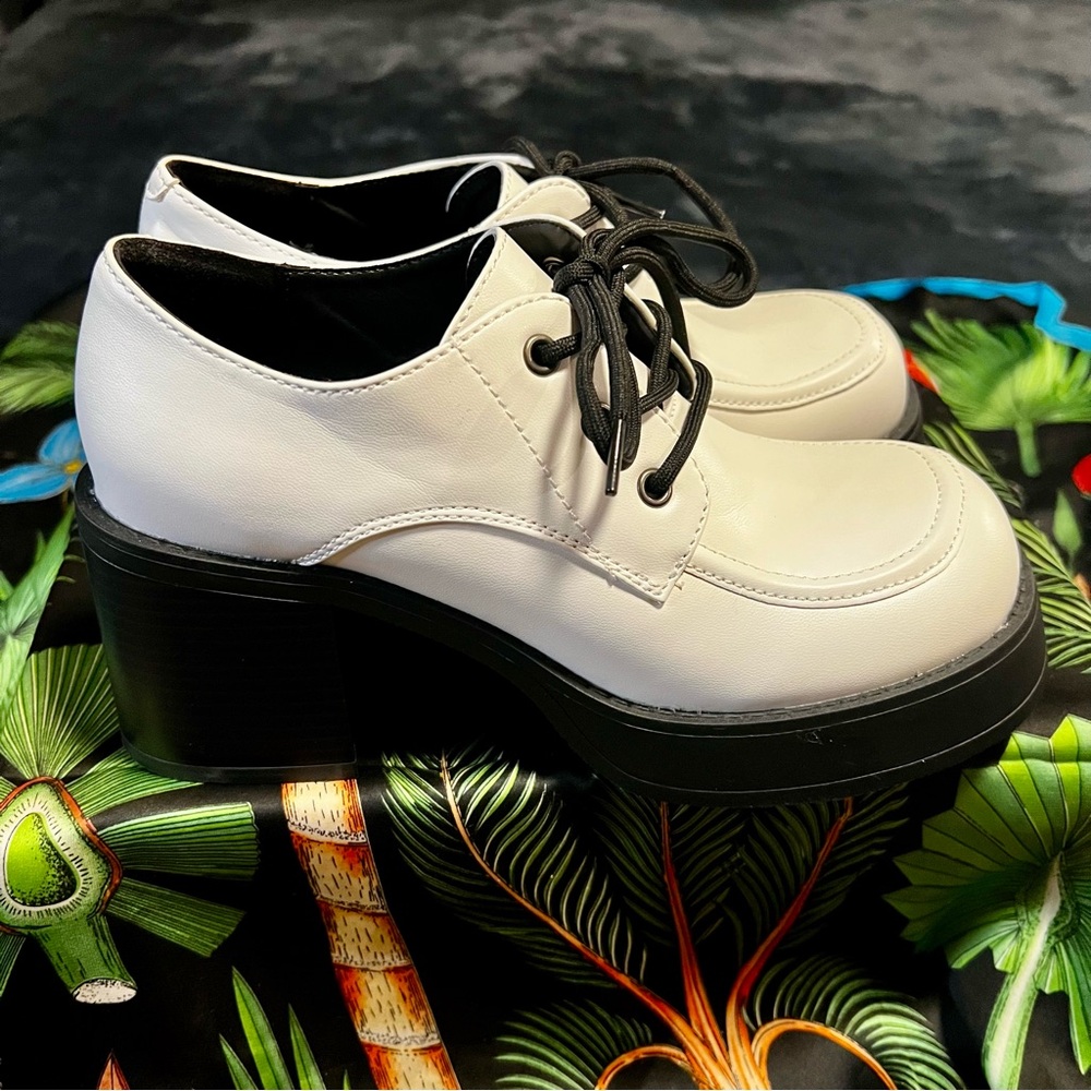 NIB Women’s Preppy Y2K 90s Chunky Platform Lace Up Brogue Loafer White Shoes 7.5 - Picture 4 of 11